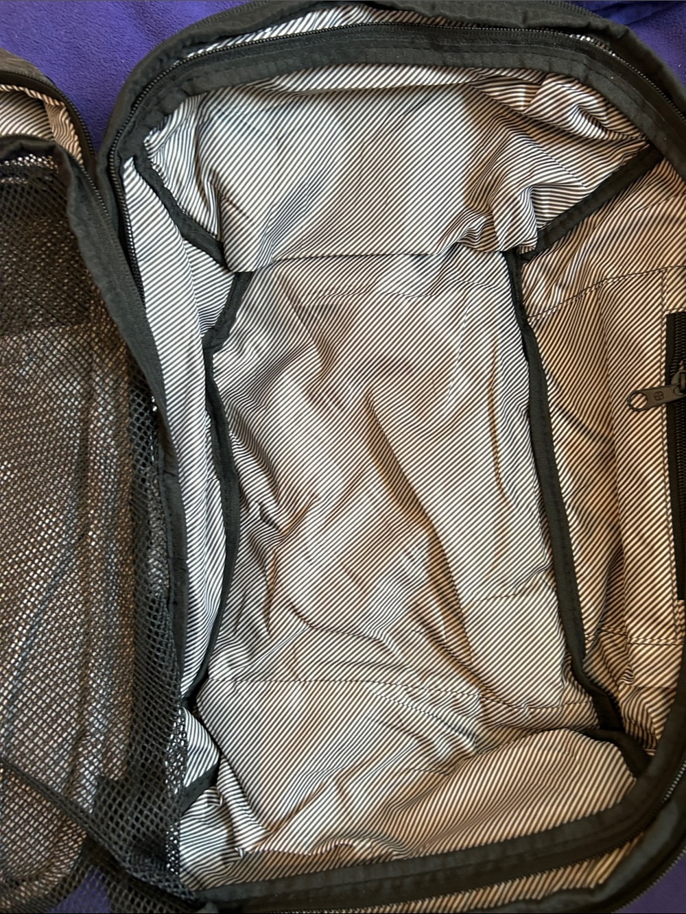 SwissGear Dark Gray Men's Everyday Backpack - Picture 7 of 8